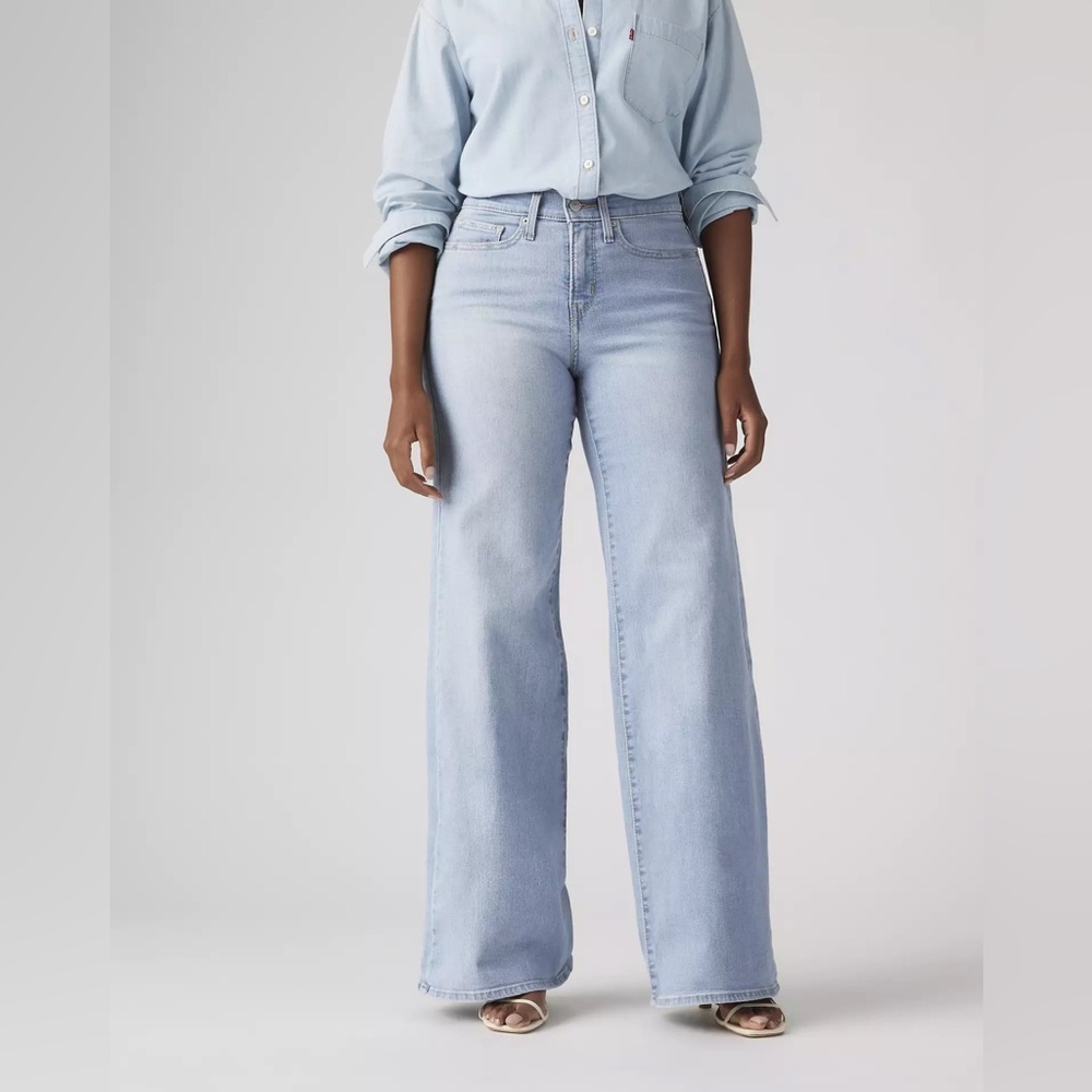 Levi's Women's 318 Wide Flare Jeans